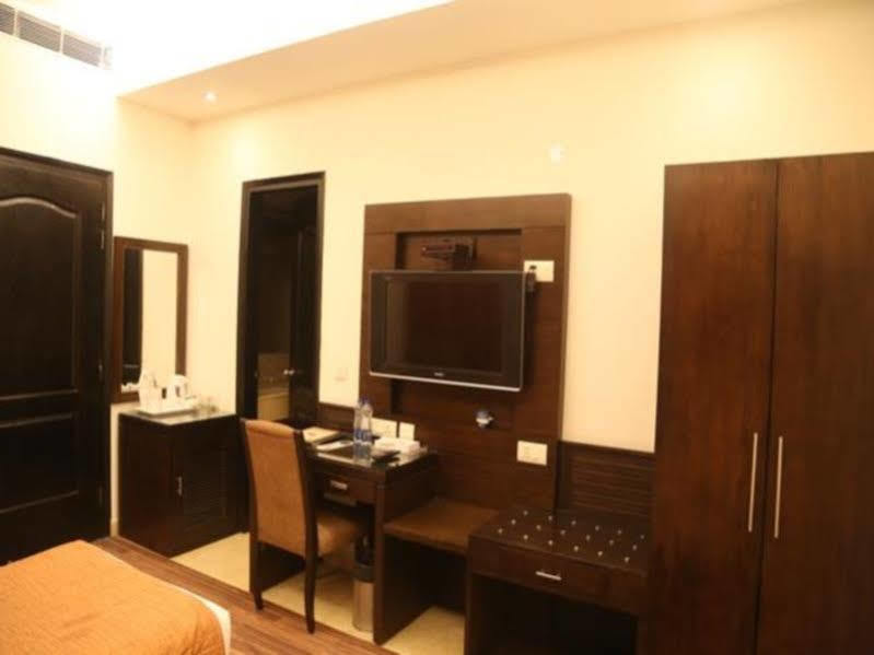 ניו דלהי Jht Hotels מראה חיצוני תמונה